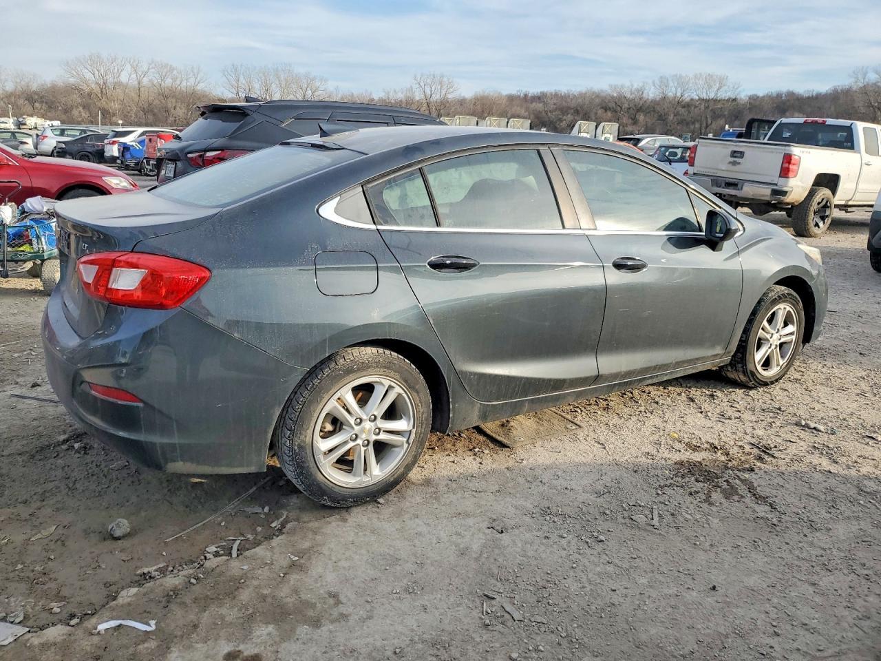 2017 Chevrolet Cruze Lt - Image 3