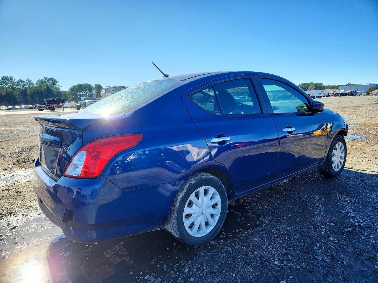 2018 Nissan Versa Sv - Фото 3