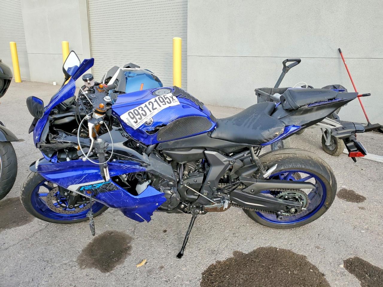 2025 Yamaha Yzfr7 - Фото 3