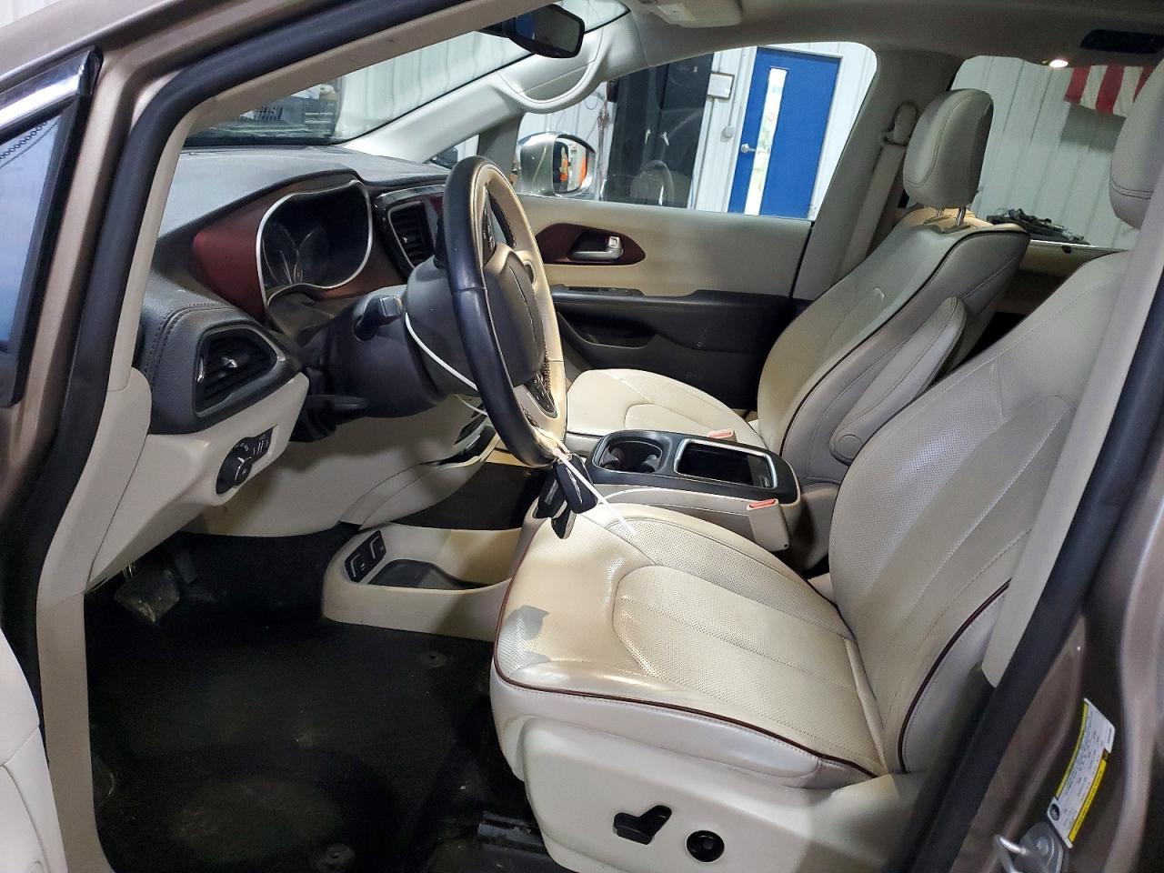 2017 Chrysler Pacifica Limited - Image 7