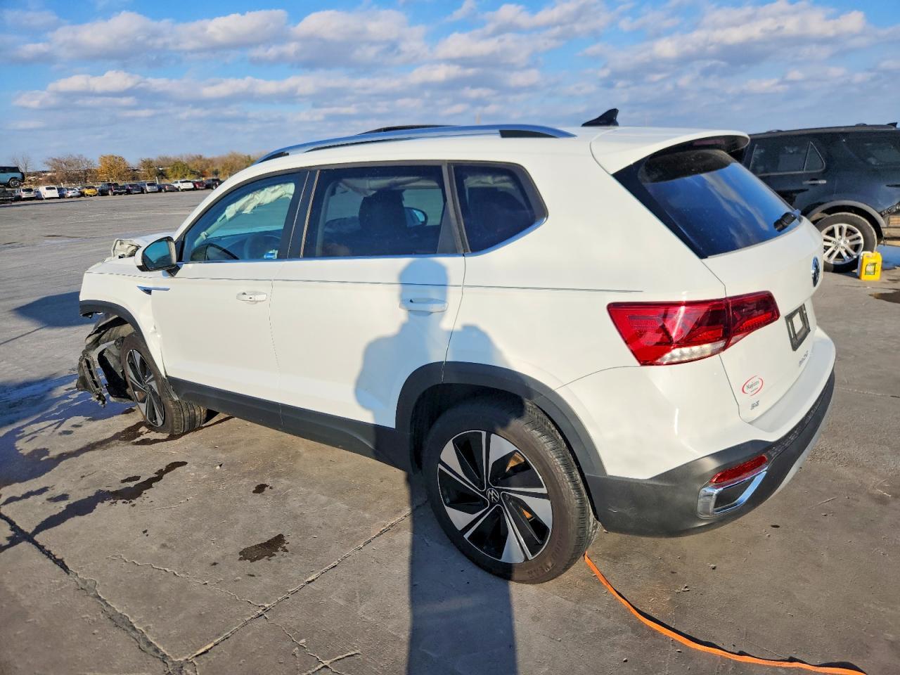 2023 Volkswagen Taos Se - Image 2