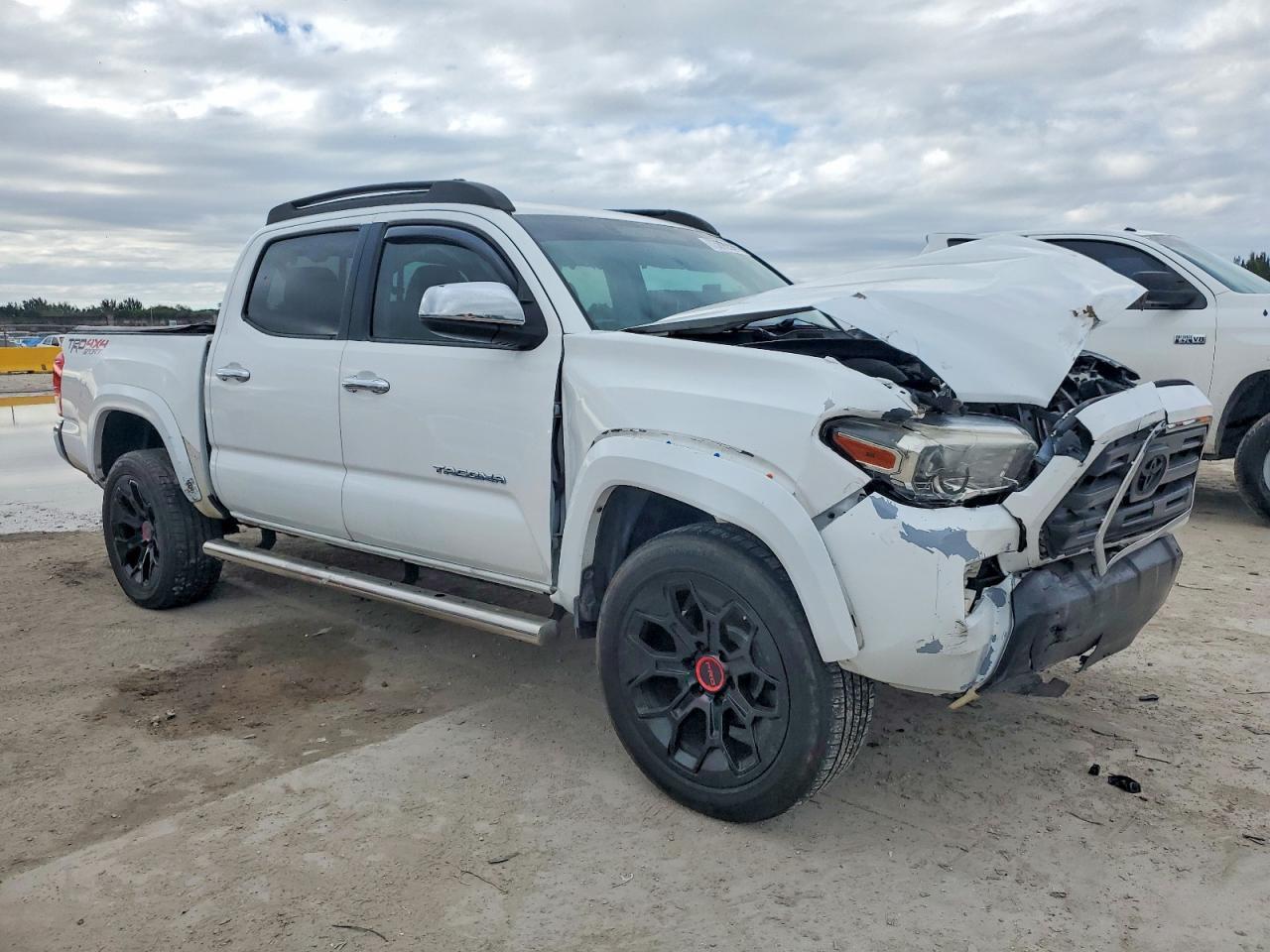 2016 Toyota Tacoma Double Cab - Фото 4