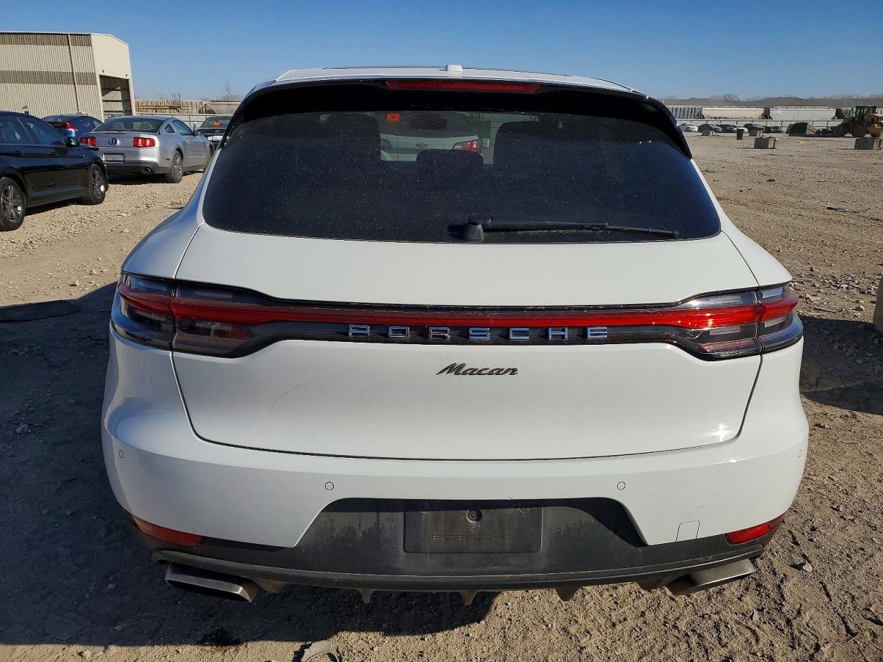 2021 Porsche Macan - Image 6