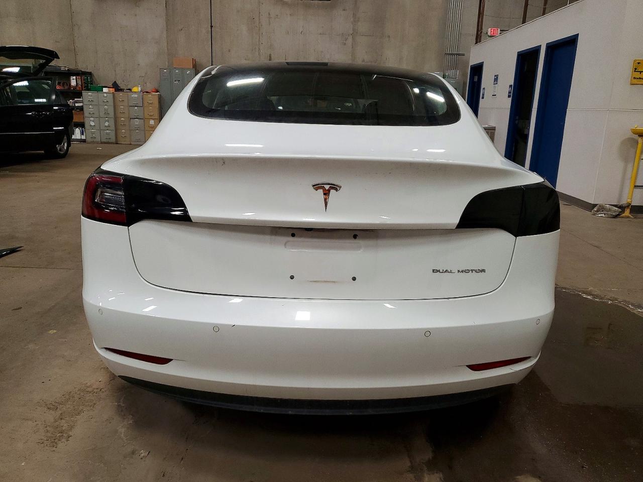 2018 Tesla Model 3 - Фото 6