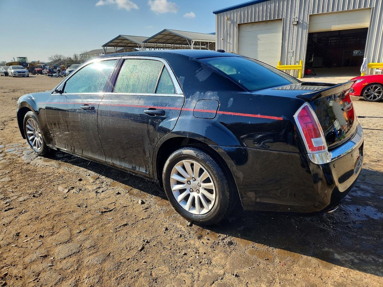 2012 Chrysler 300 - Фото 2