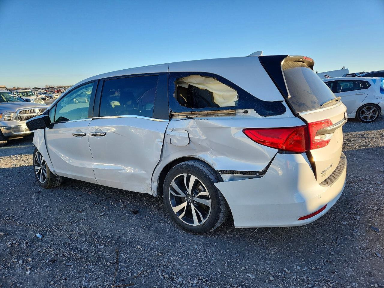 2024 Honda Odyssey Touring - Фото 2