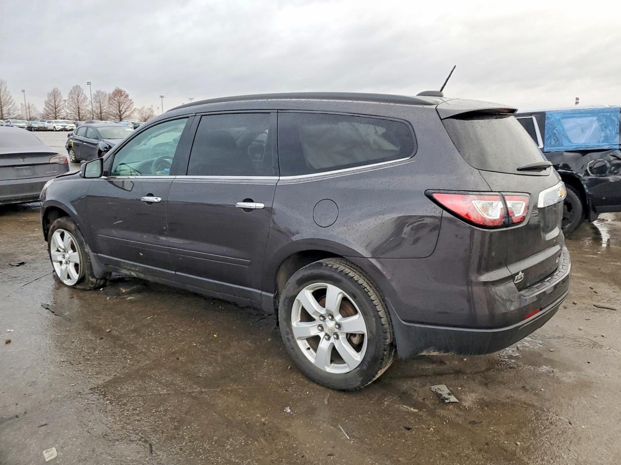 2016 Chevrolet Traverse Lt - Image 2