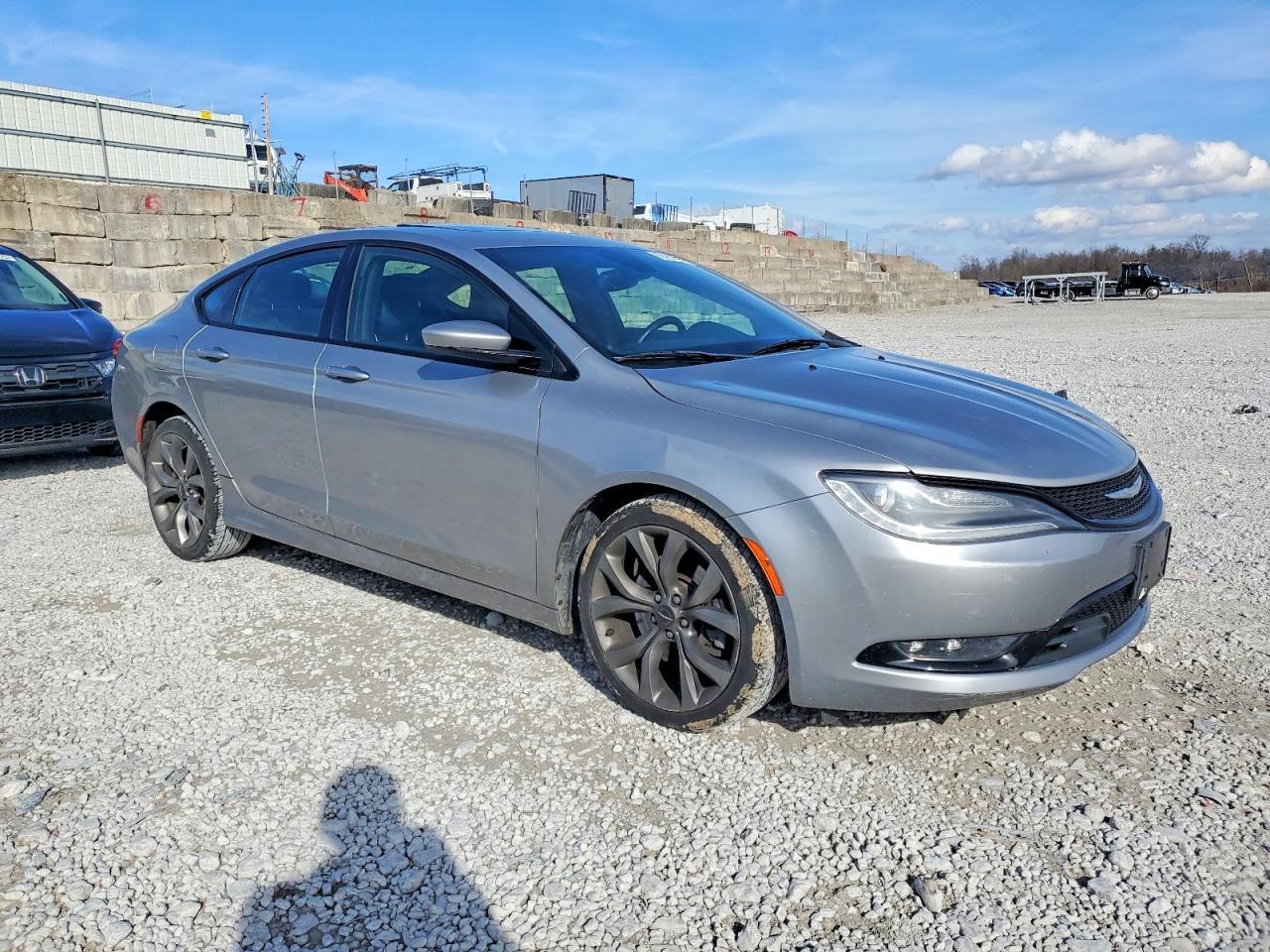 2015 Chrysler 200 S - Фото 4