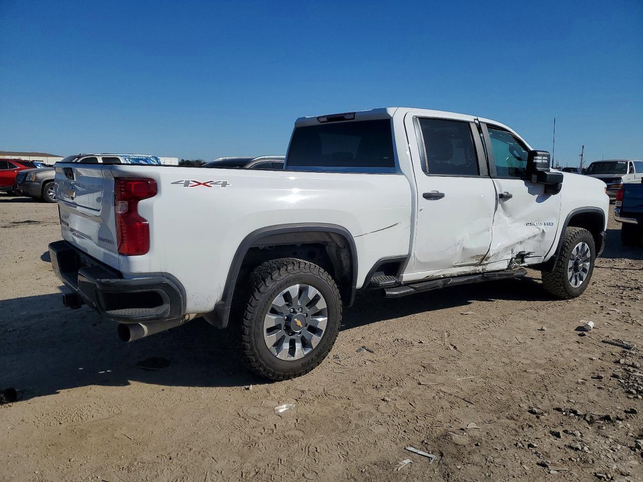 2022 Chevrolet Silverado K2500 Custom - Фото 3
