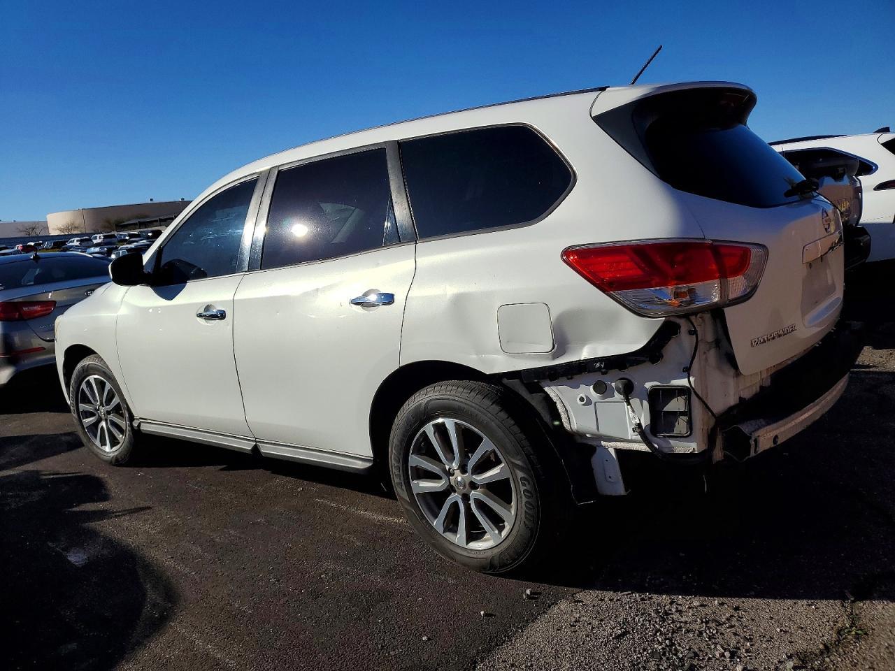 2014 Nissan Pathfinder S - Image 2