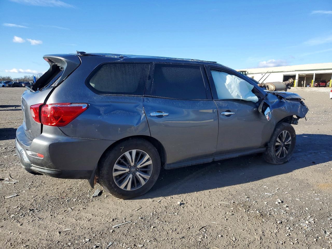2017 Nissan Pathfinder S - Image 3