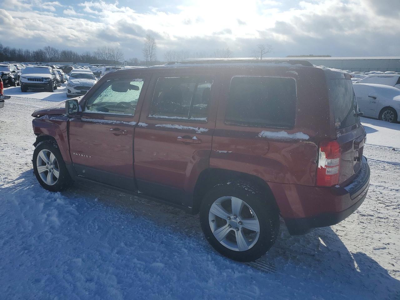 2013 Jeep Patriot Latitude - Фото 2