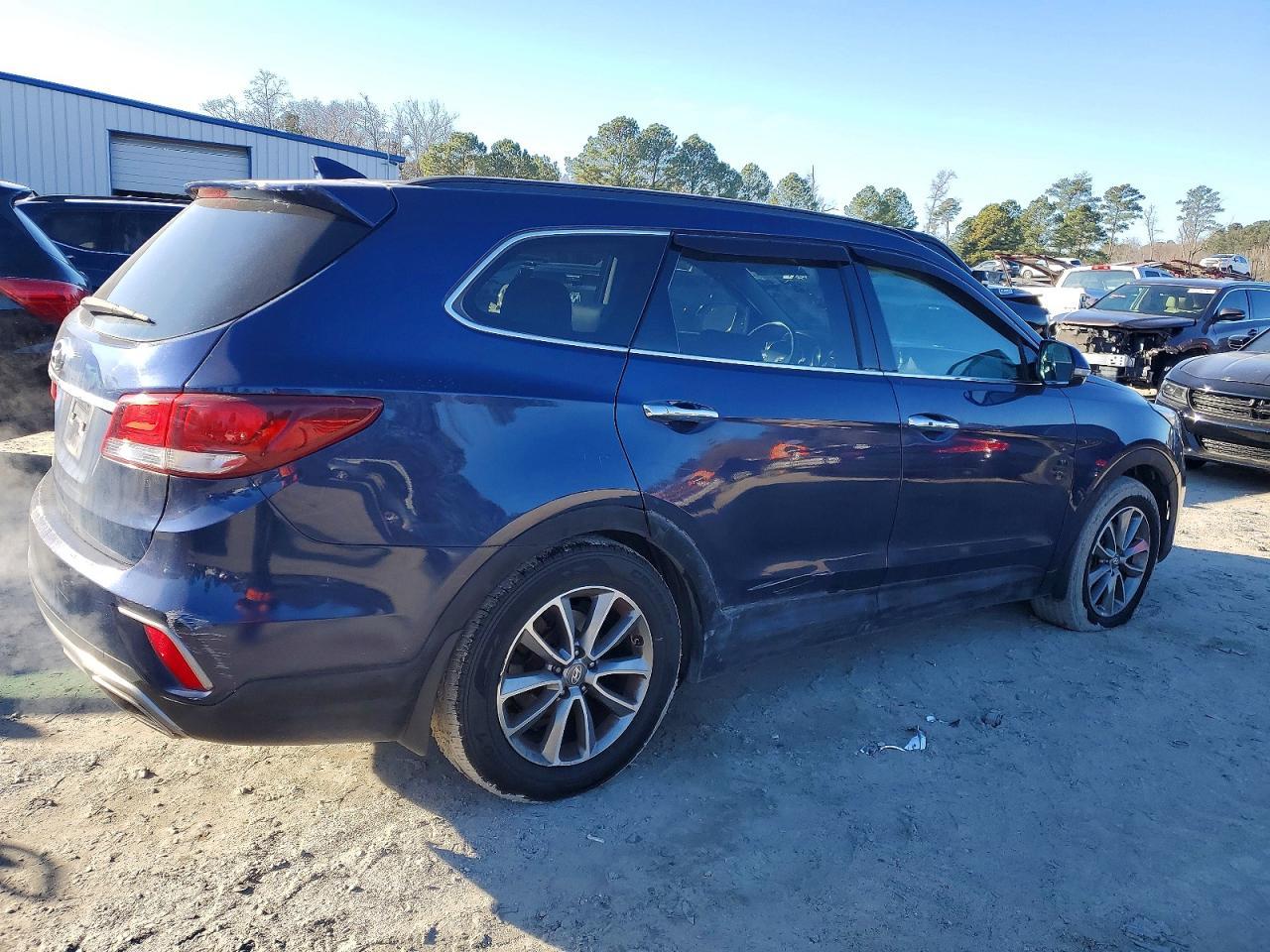 2017 Hyundai Santa Fe Se - Фото 3
