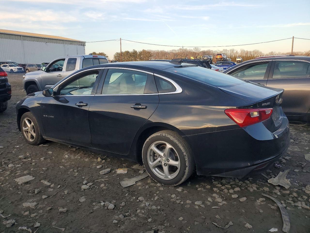 2018 Chevrolet Malibu Ls - Фото 2