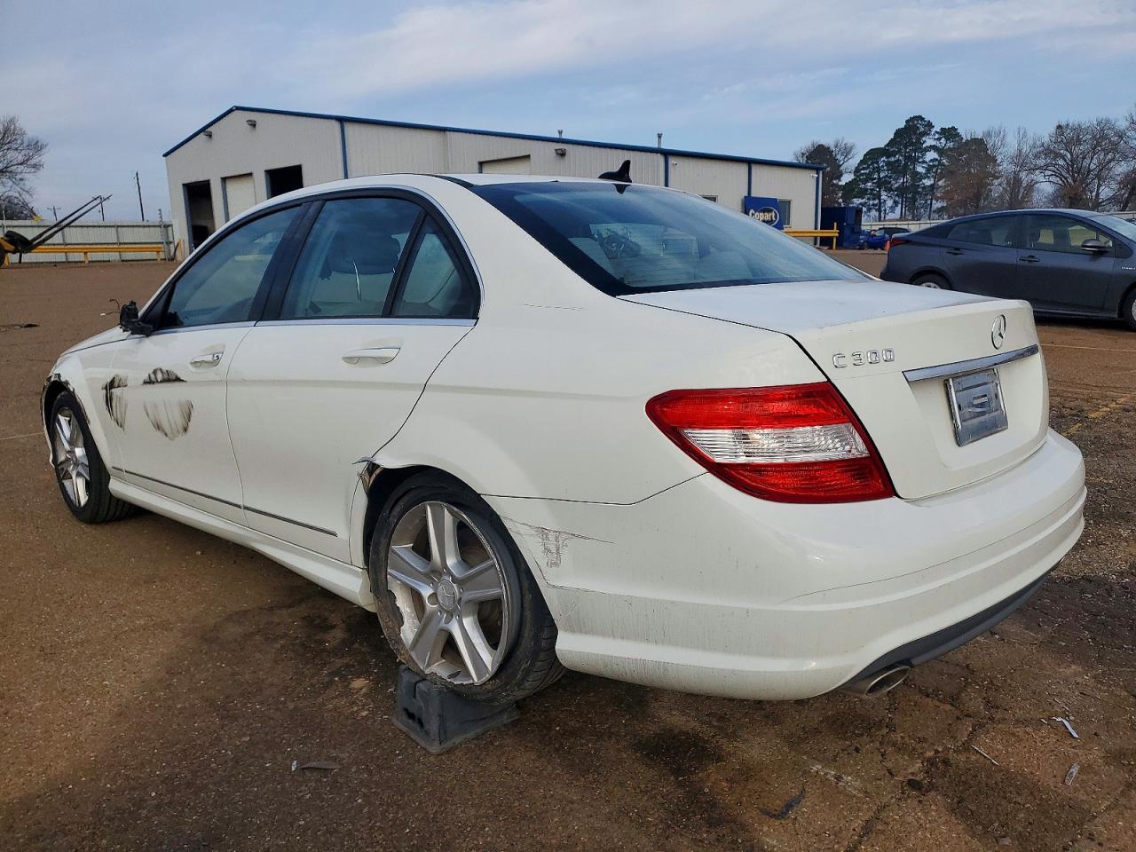 2010 Mercedes-Benz C 300 - Фото 2