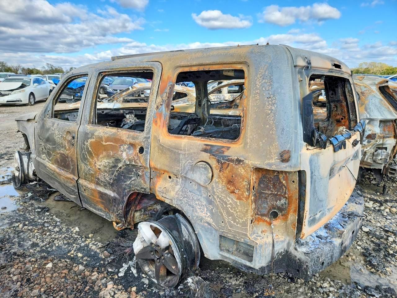 2011 Jeep Liberty Renegade - Фото 2