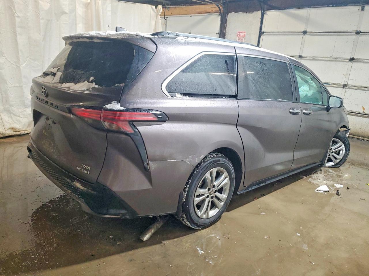 2022 Toyota Sienna Xse - Image 3