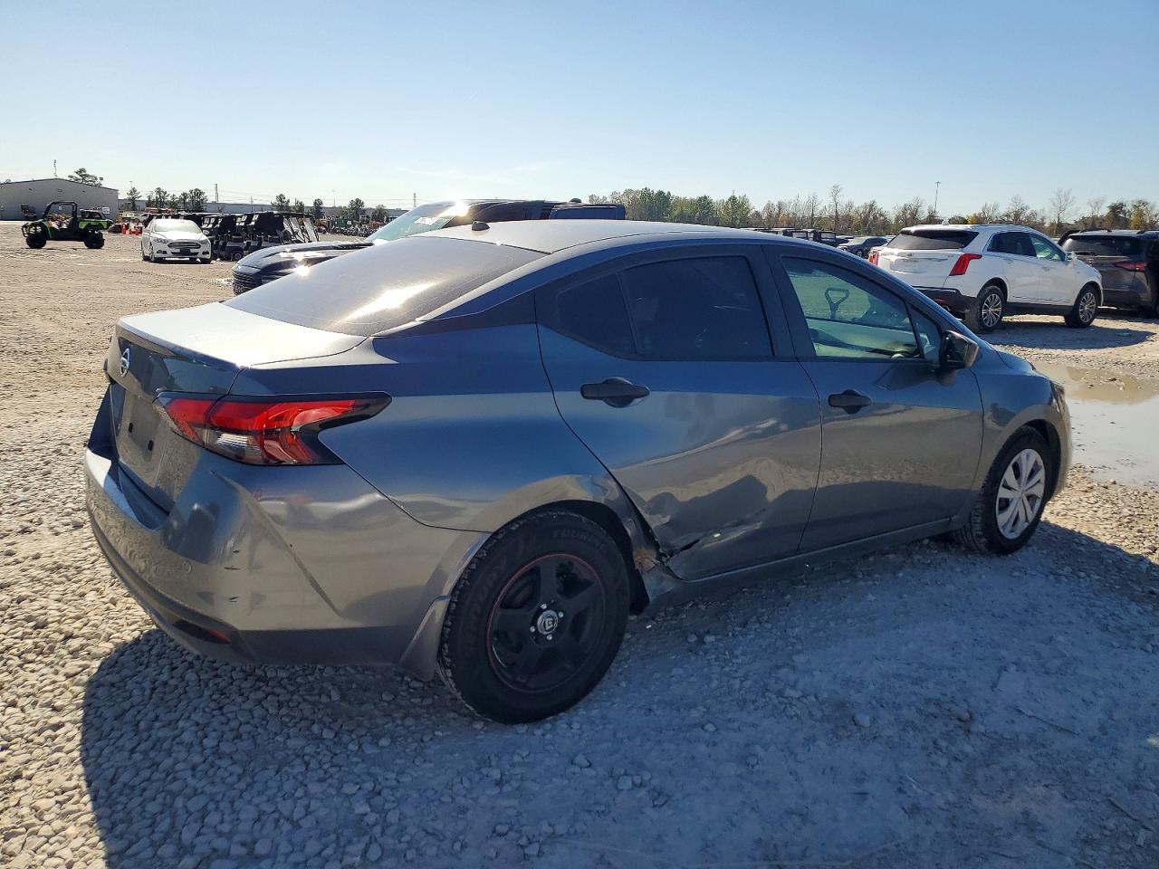 2020 Nissan Versa S - Фото 3