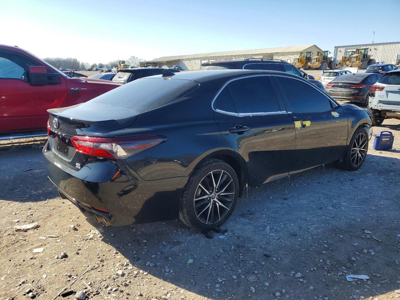 2024 Toyota Camry Se - Фото 3