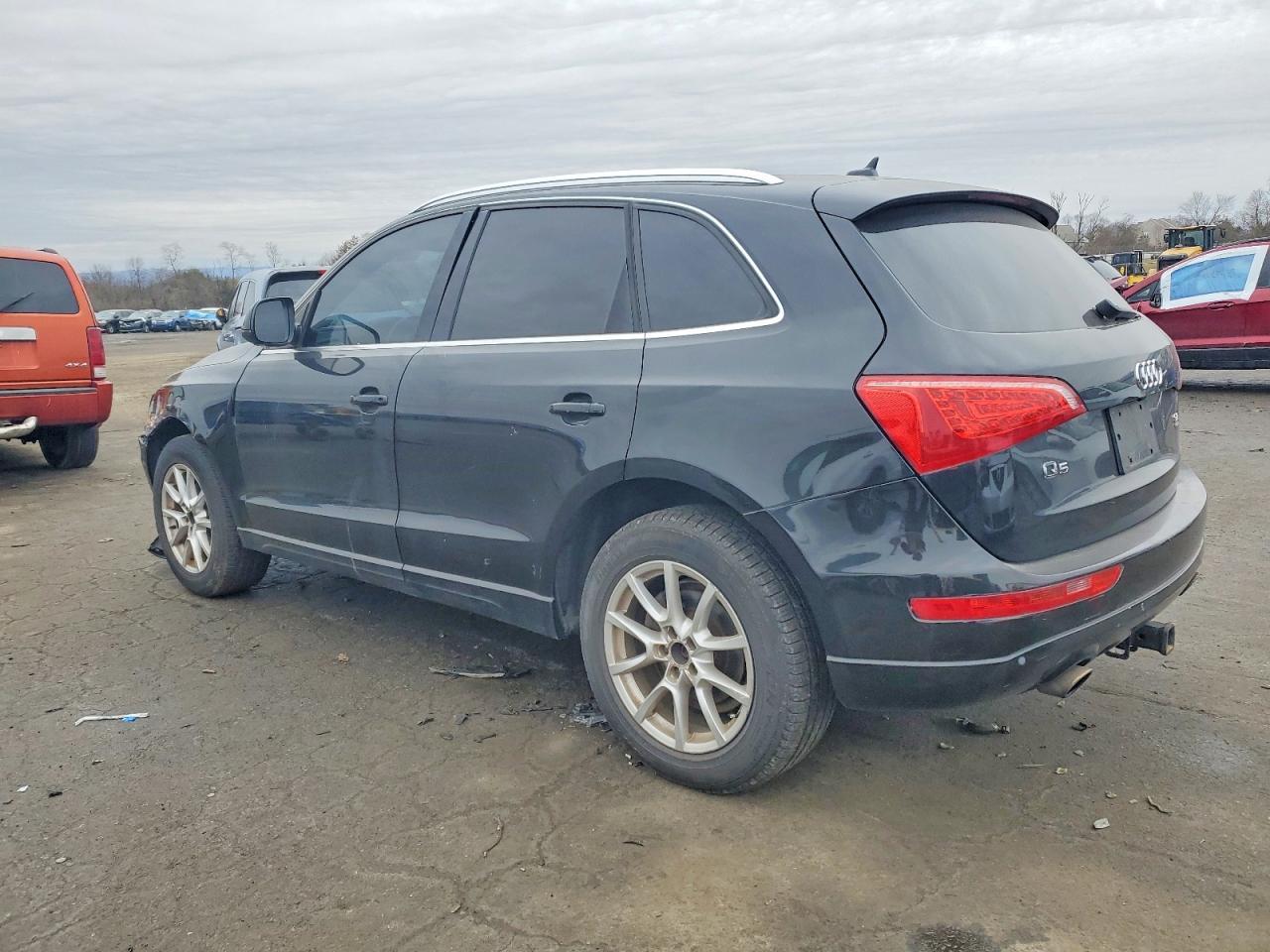 2010 Audi Q5 Premium Plus - Image 2