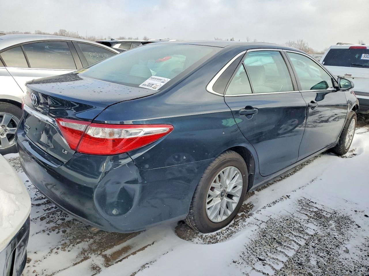 2017 Toyota Camry Le - Фото 3