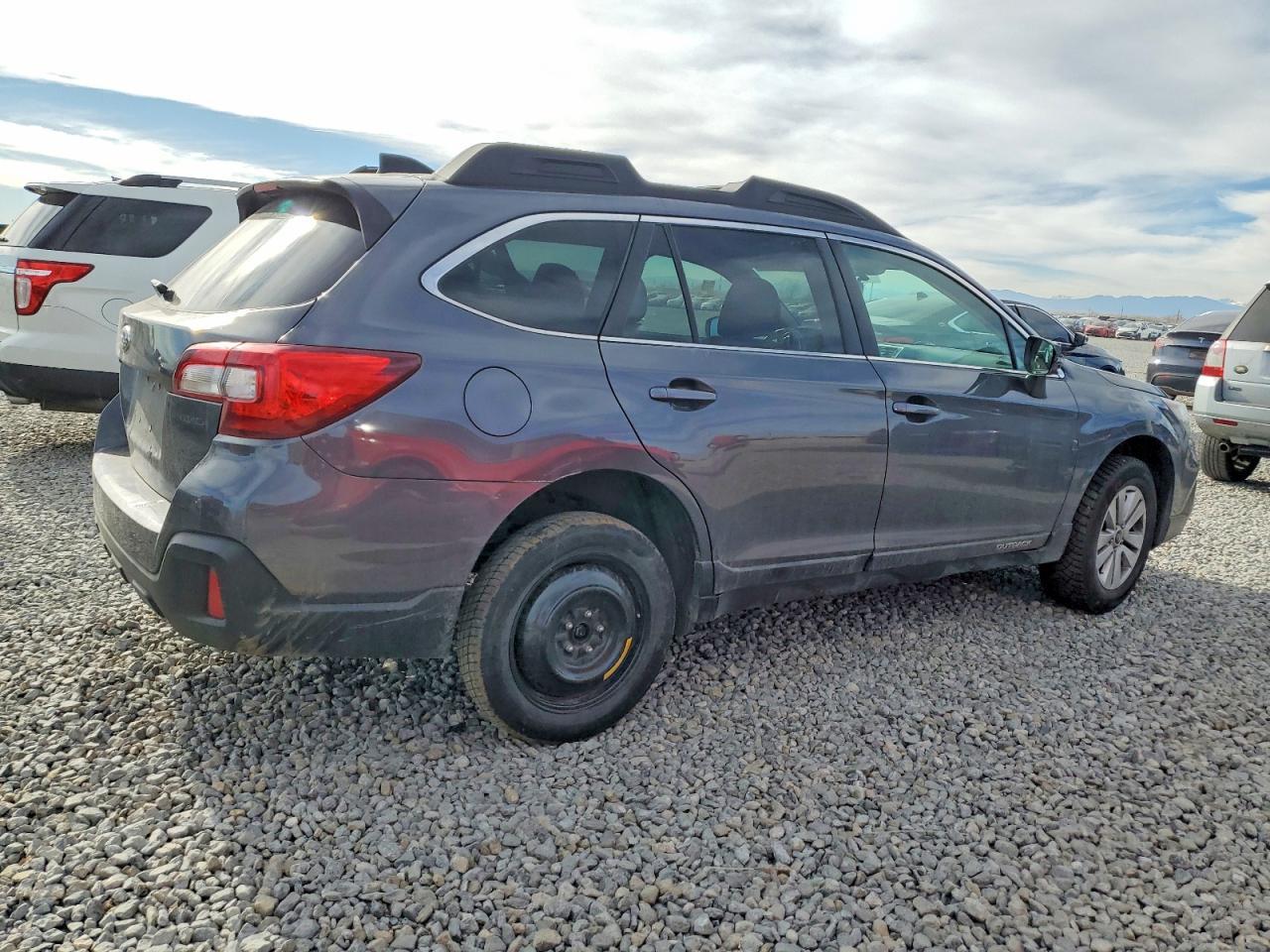 2019 Subaru Outback 2.5I Premium - Image 3