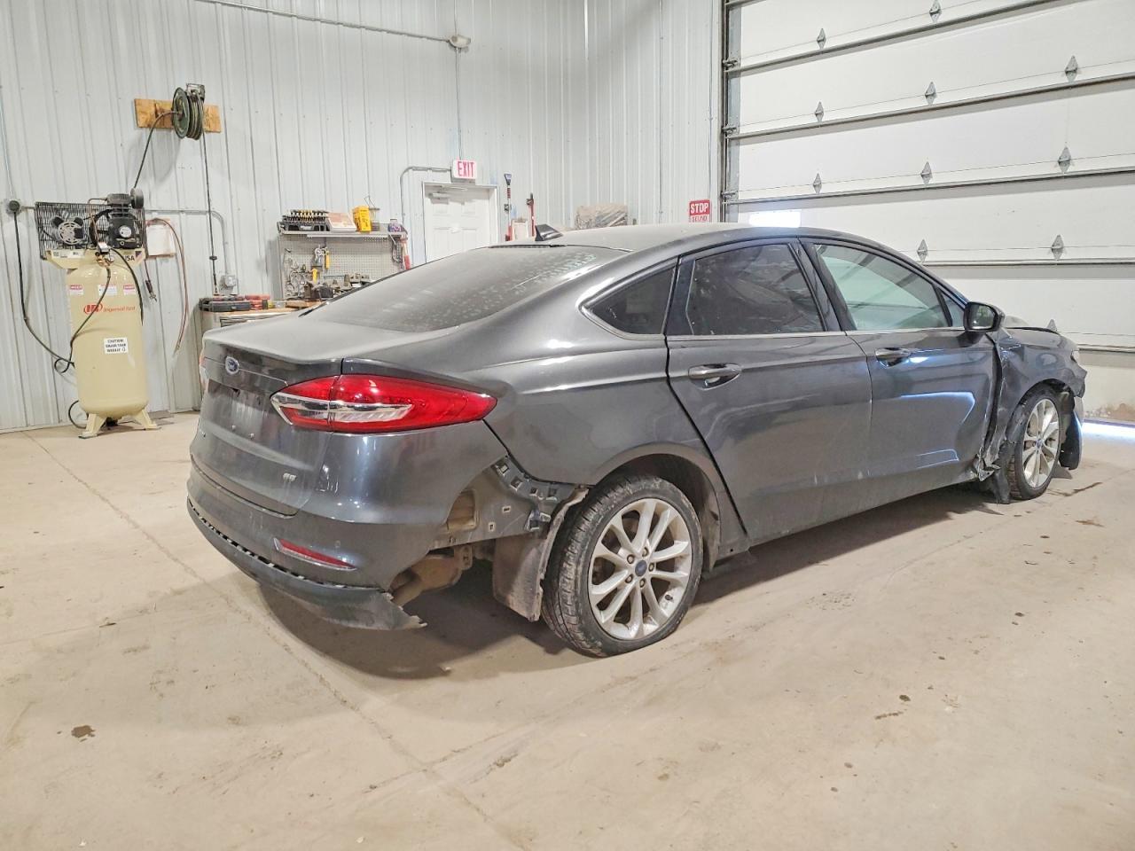 2019 Ford Fusion Se - Фото 3