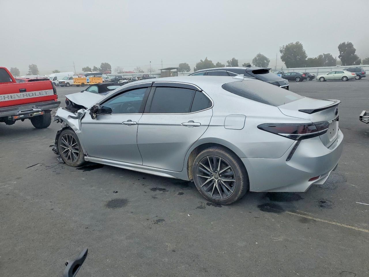 2022 Toyota Camry Se - Фото 2