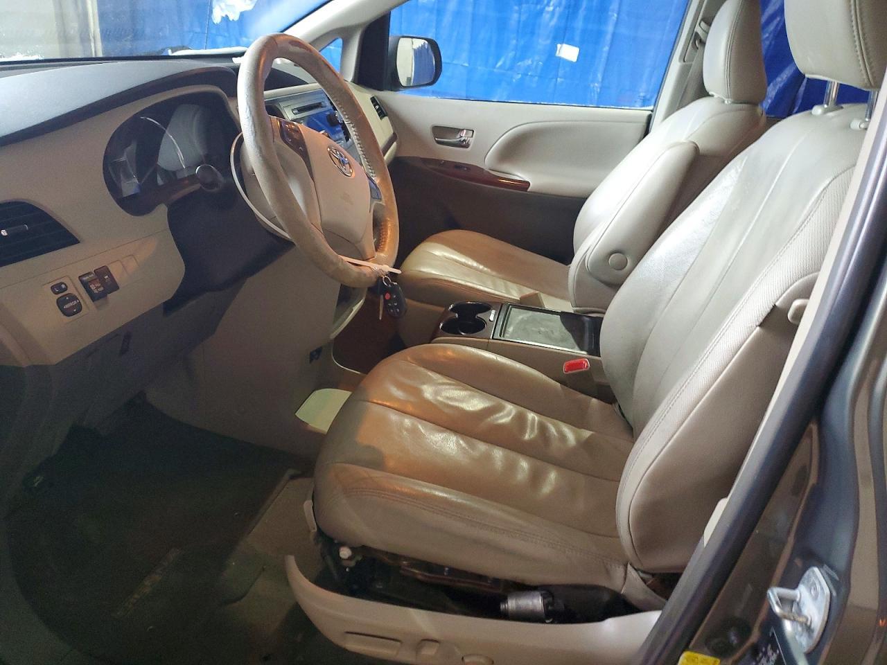 2012 Toyota Sienna Xle - Фото 7