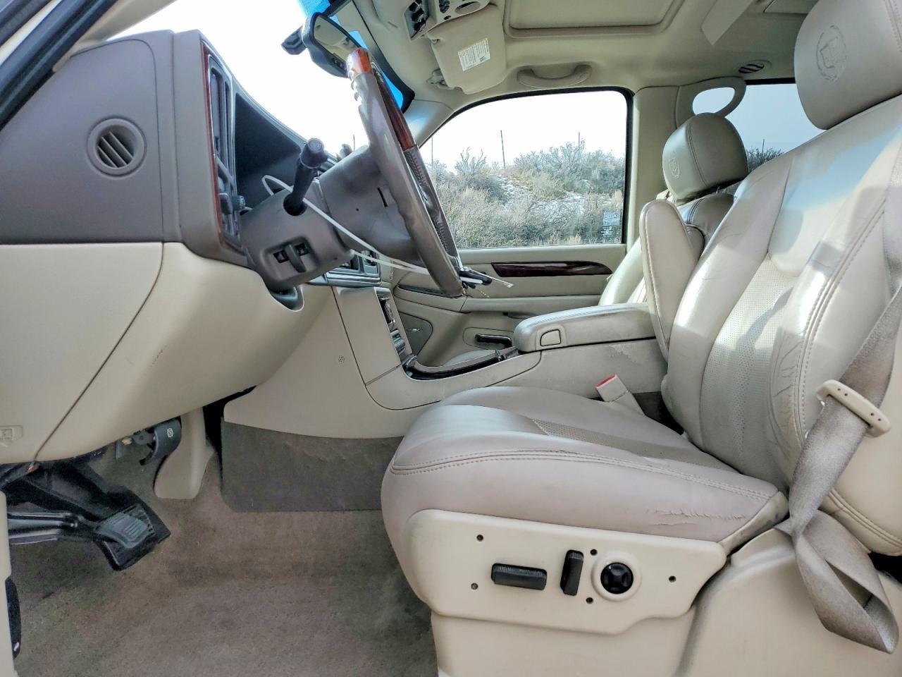 2006 Cadillac Escalade Luxury - Image 7