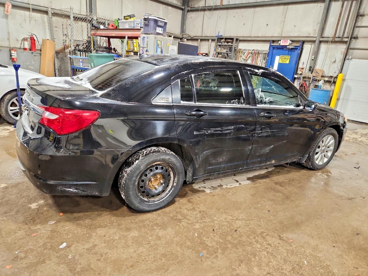 2013 Chrysler 200 Touring - Фото 3