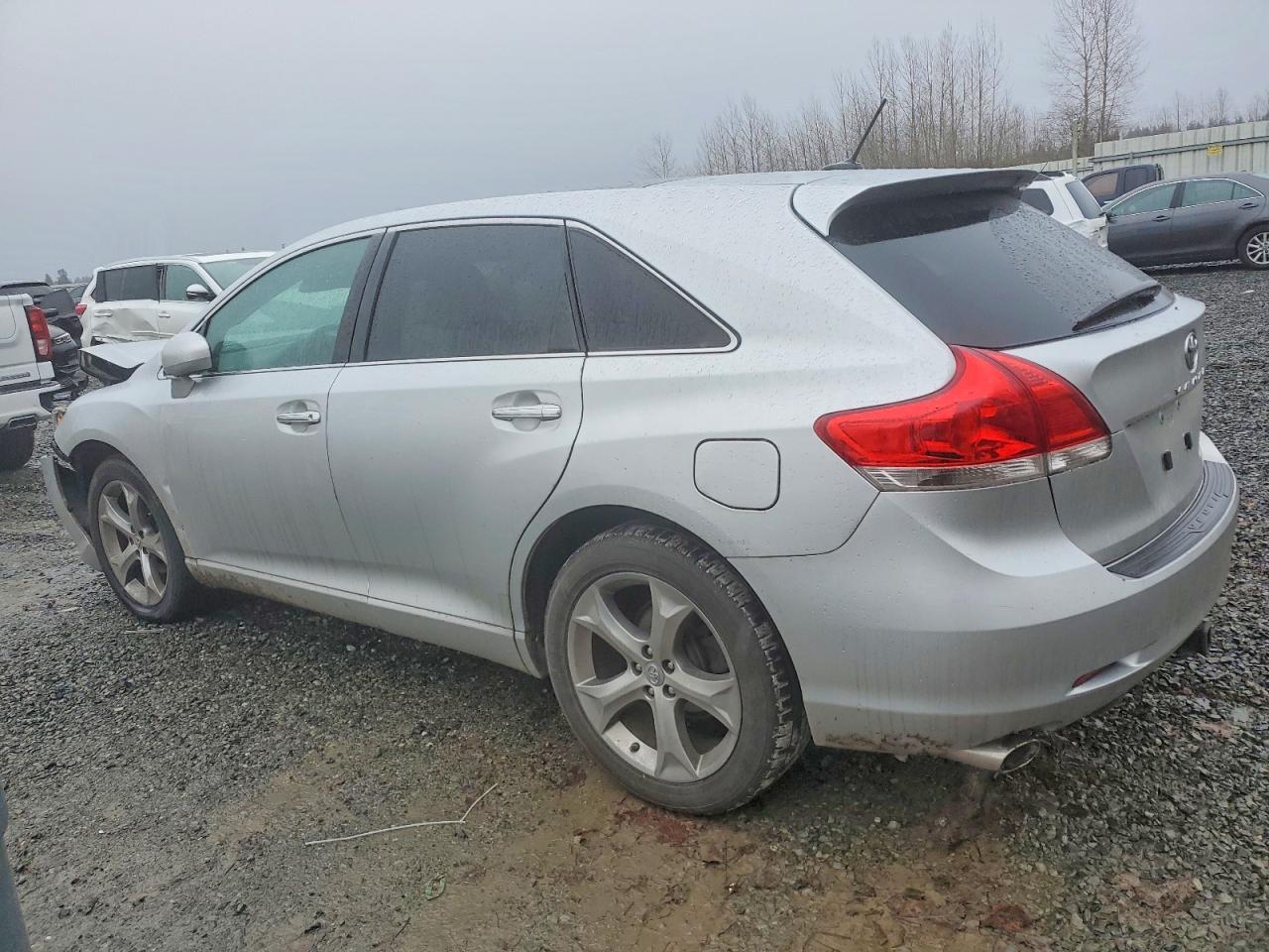 2010 Toyota Venza - Фото 2