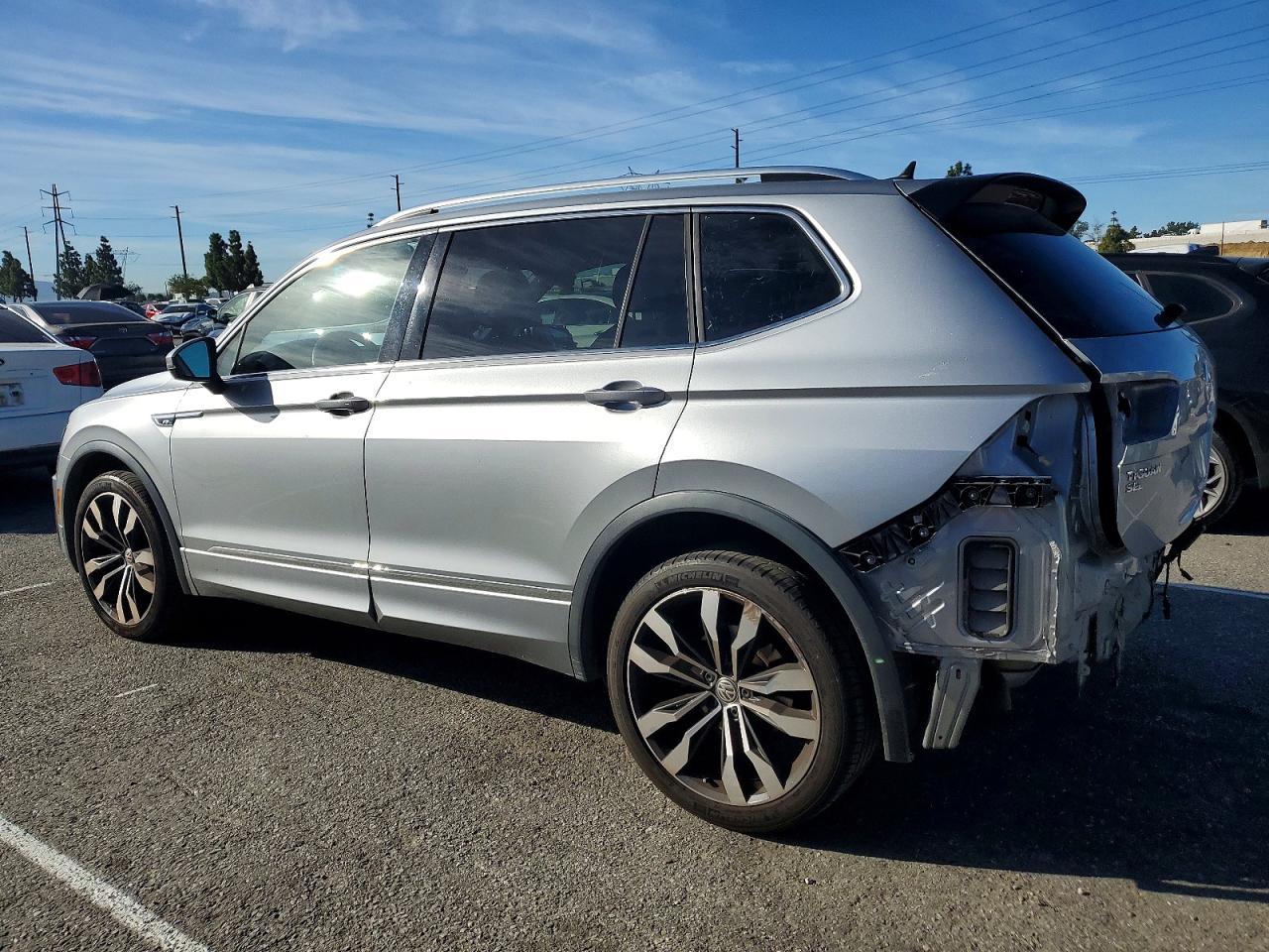 2019 Volkswagen Tiguan Sel Premium - Image 2