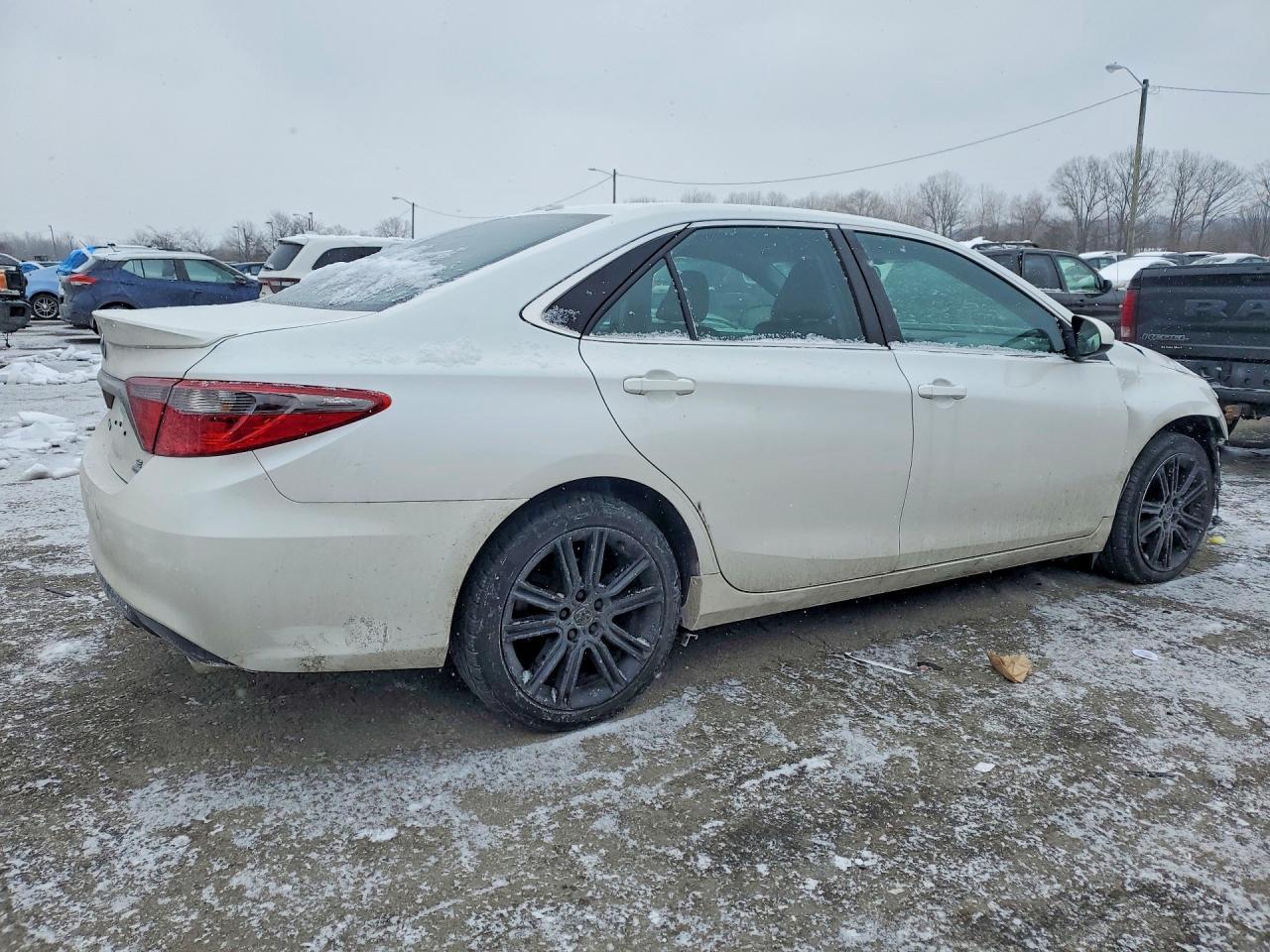 2016 Toyota Camry Le - Image 3