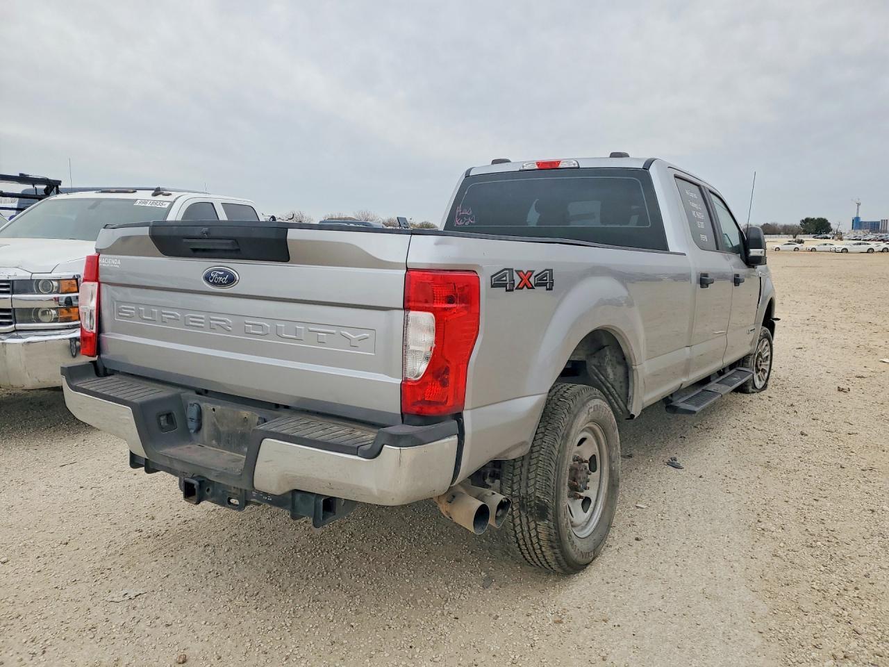 2022 Ford F250 Super Duty - Фото 3