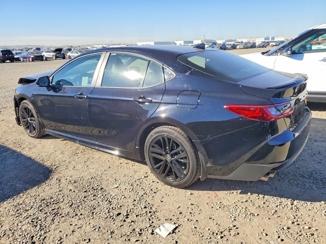 2025 Toyota Camry Se - Фото 2
