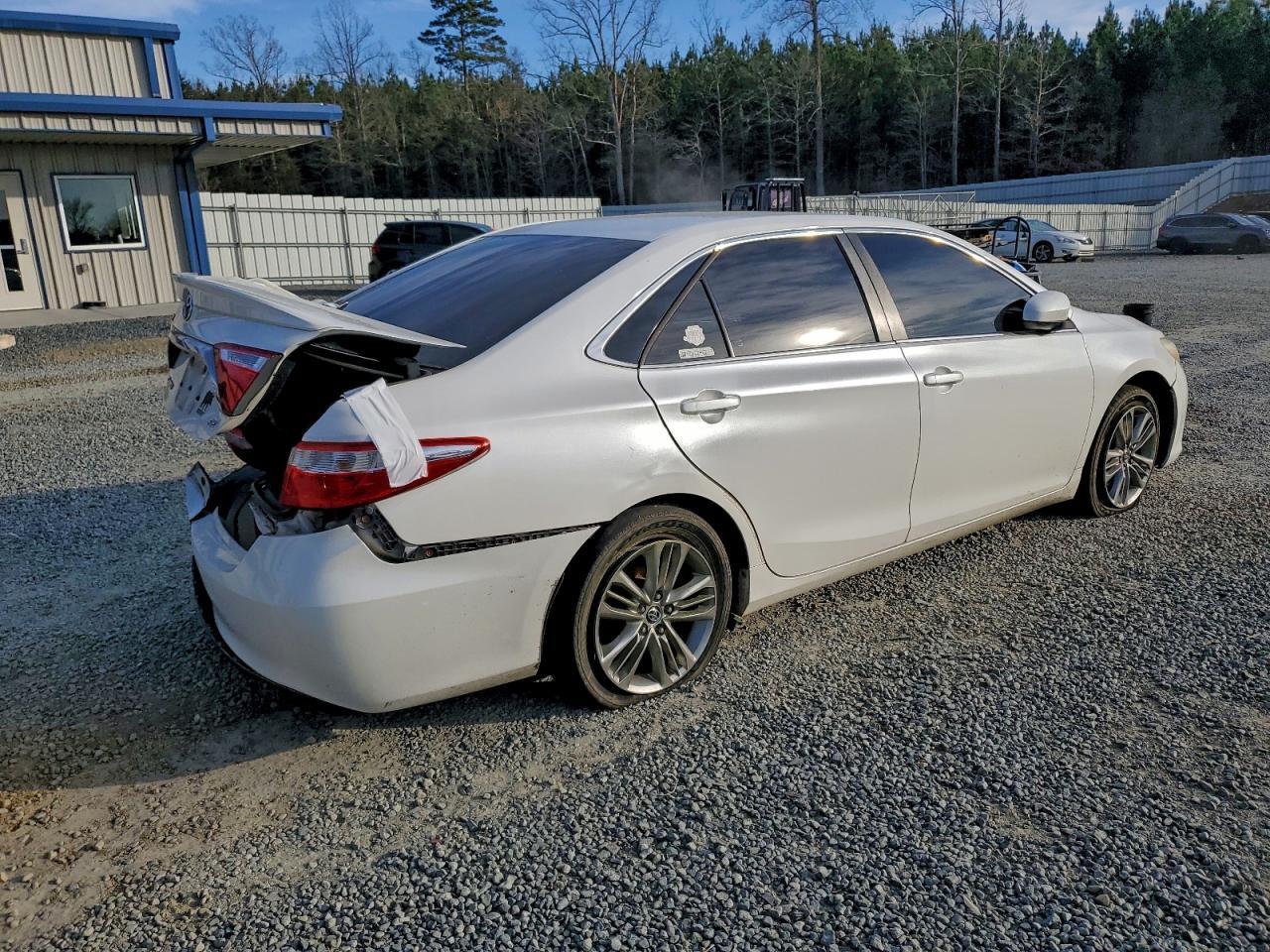 2015 Toyota Camry Le - Фото 3