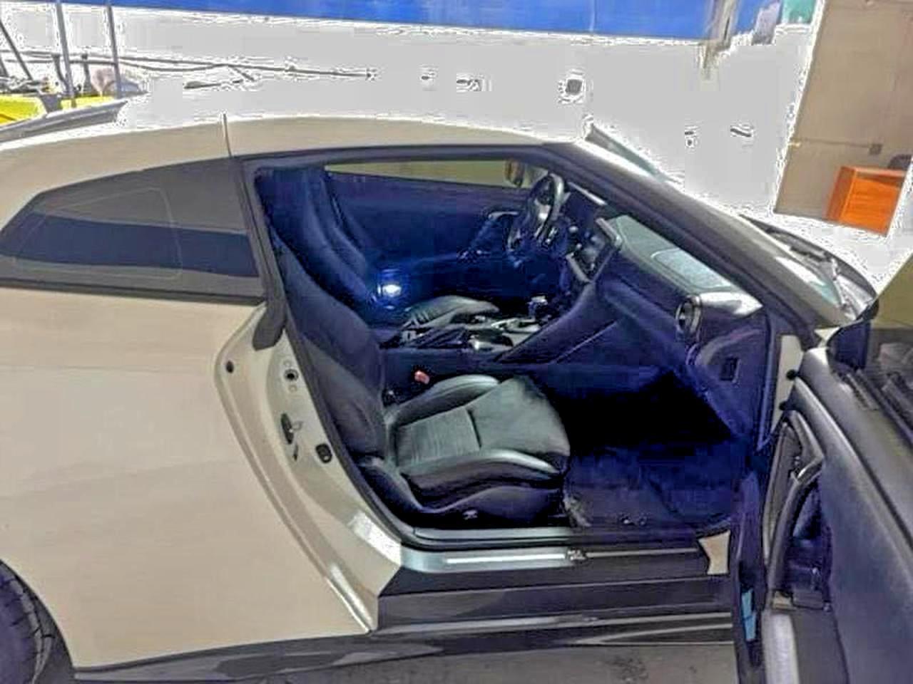 2020 Nissan Gt-R Pure - Image 5