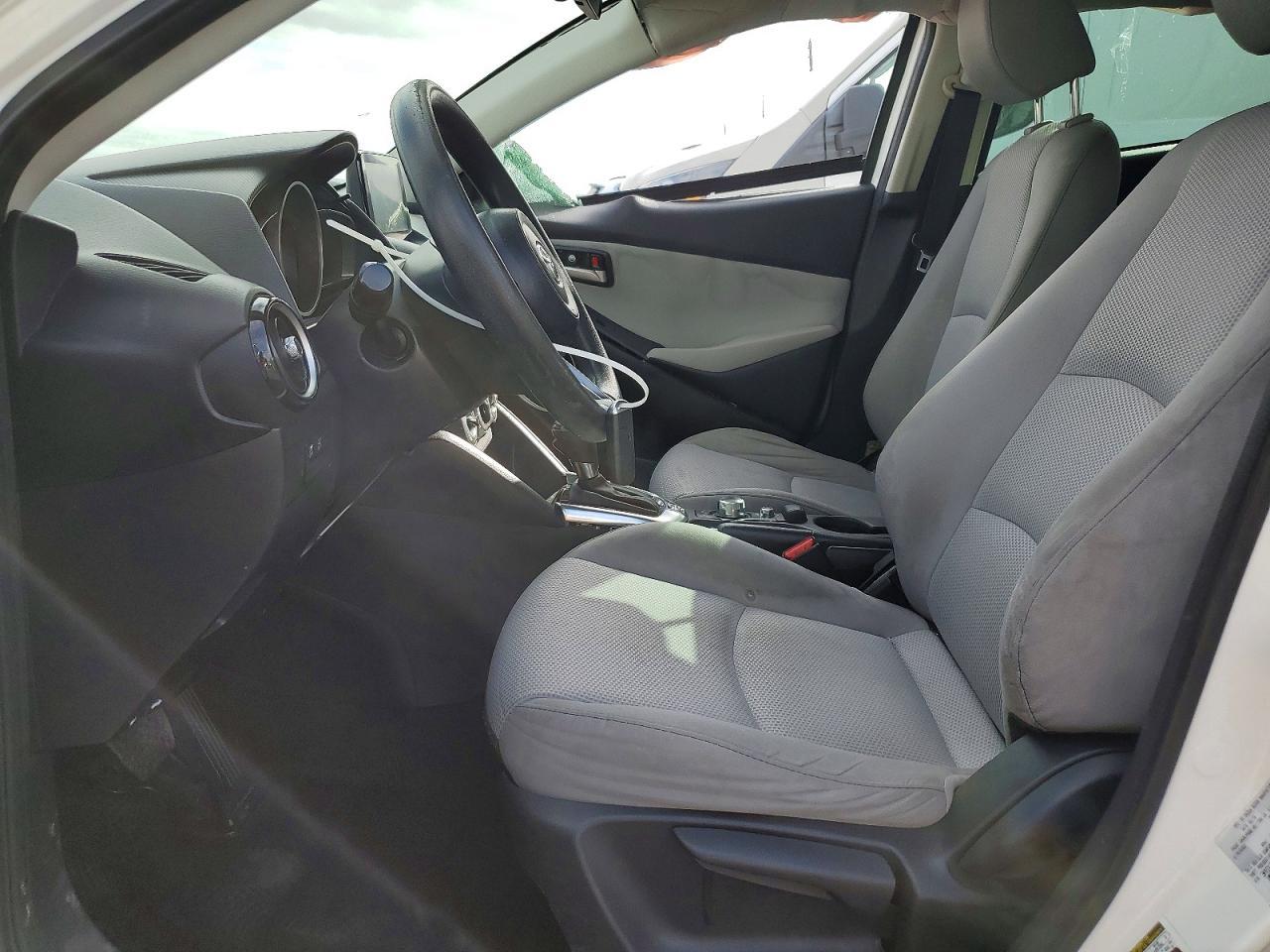 2020 Toyota Yaris Le - Image 7