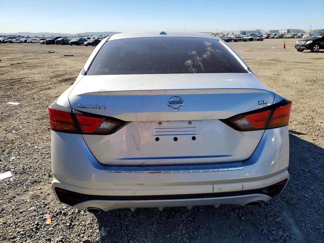 2020 Niss Altima - Image 6