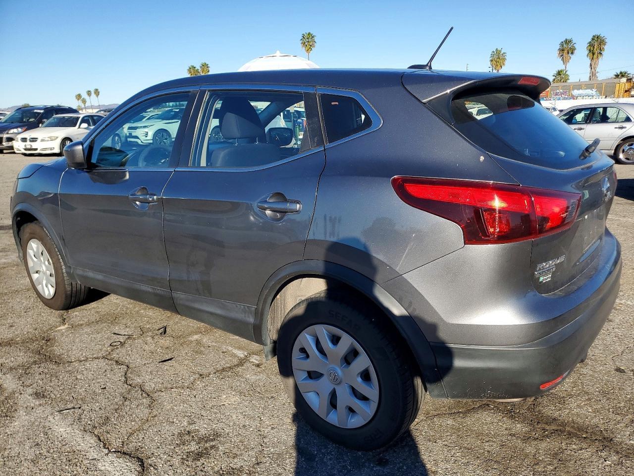 2019 Nissan Rogue Sport S - Фото 2