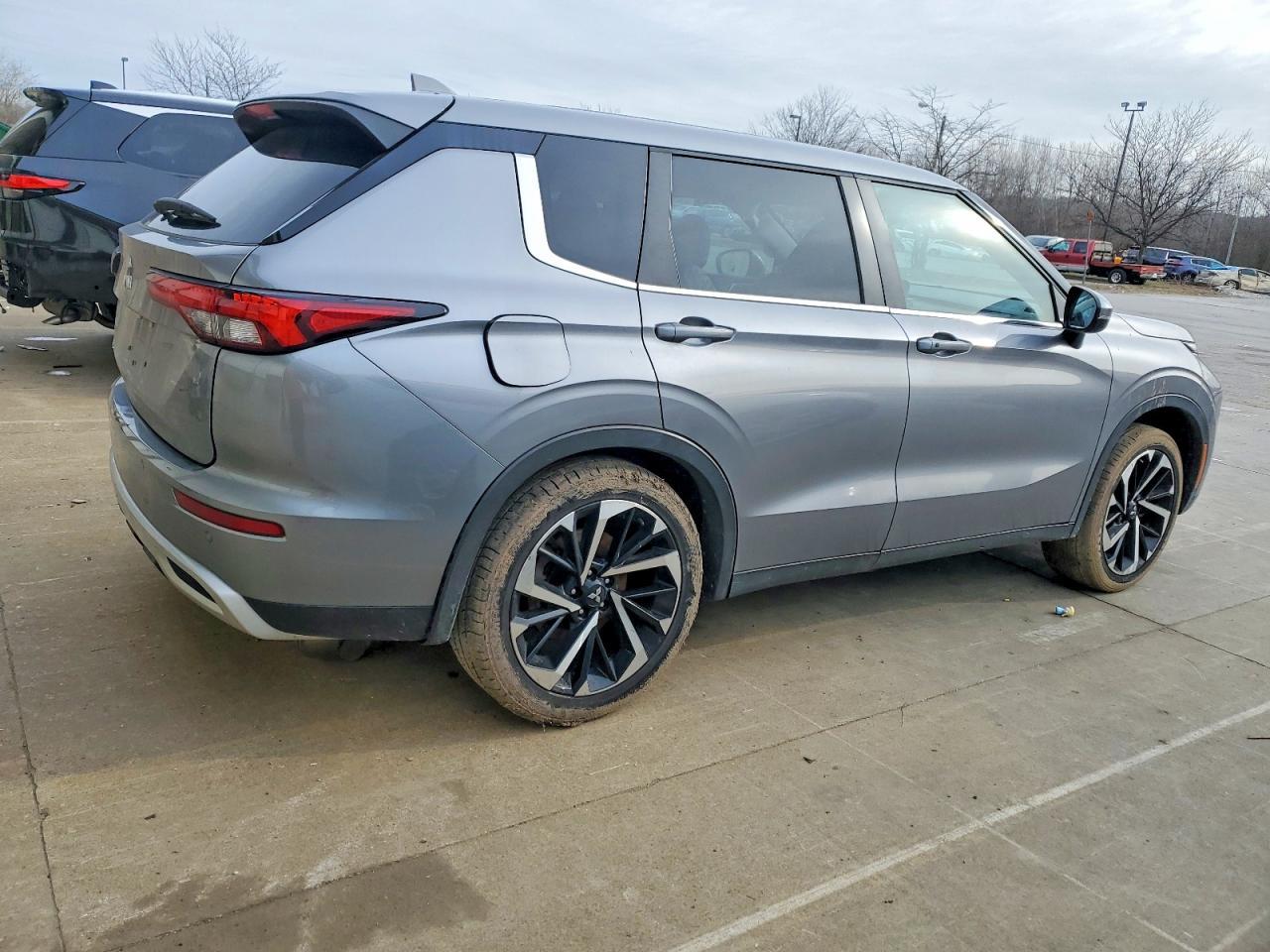 2023 Mitsubishi Outlander Se - Фото 3