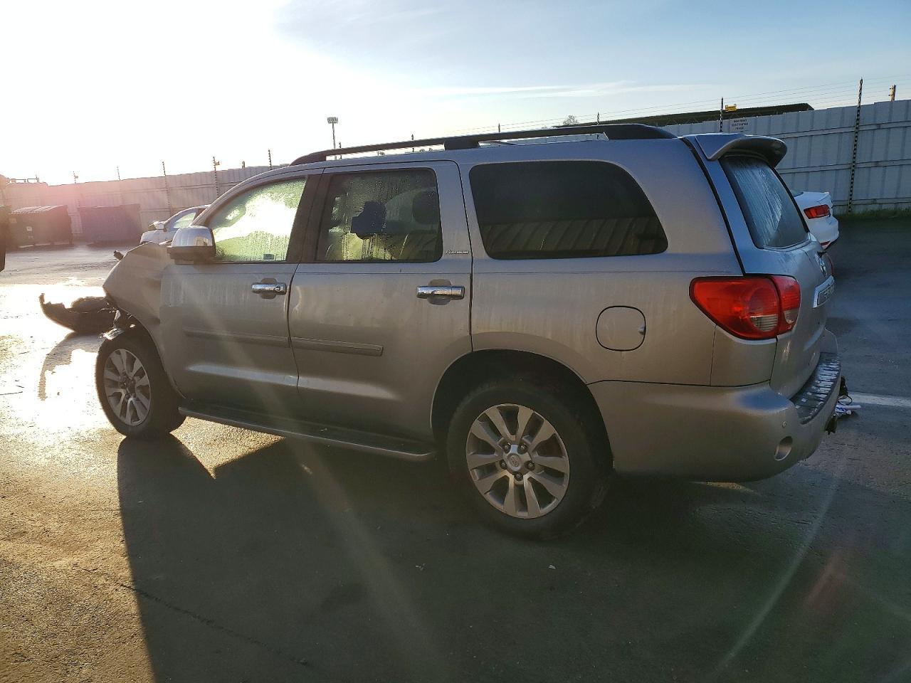 2008 Toyota Sequoia Platinum - Image 2