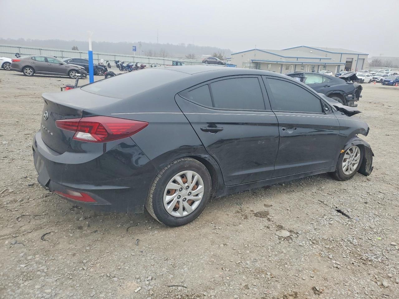 2020 Hyundai Elantra Se - Фото 3