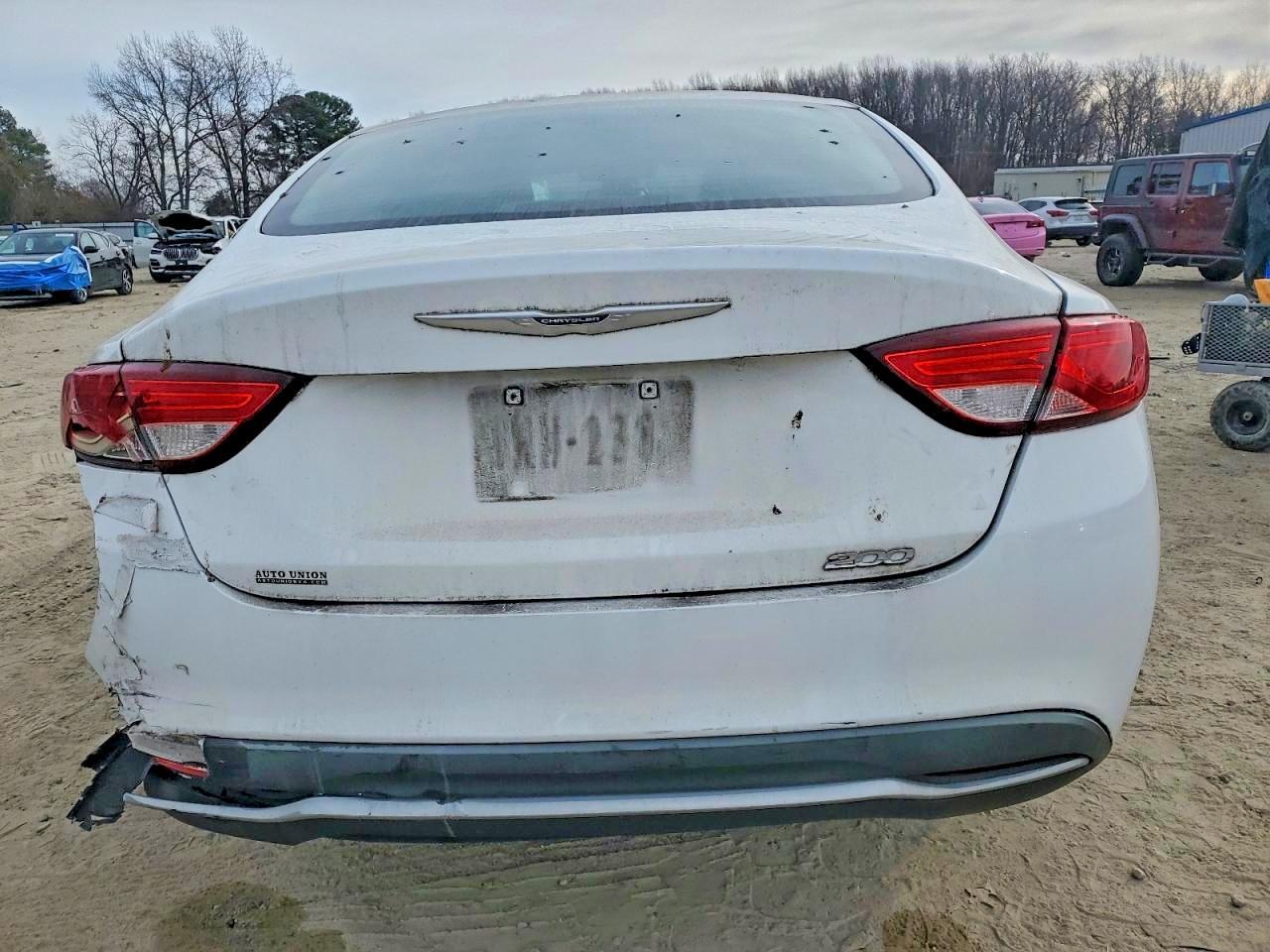 2015 Chrysler 200 Limited - Image 6
