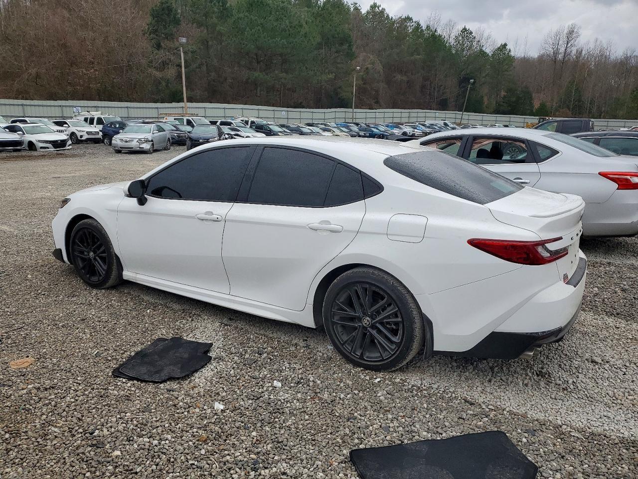 2025 Toyota Camry - Фото 2