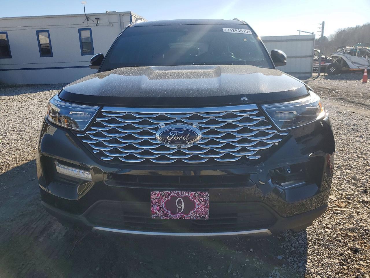 2020 Ford Explorer Platinum - Image 5