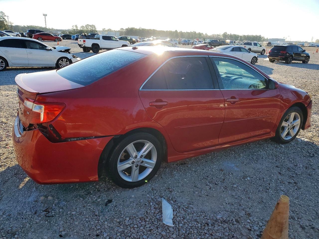 2013 Toyota Camry L - Фото 3
