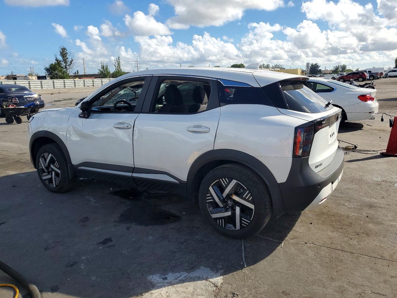 2025 Nissan Kicks Sv - Фото 2