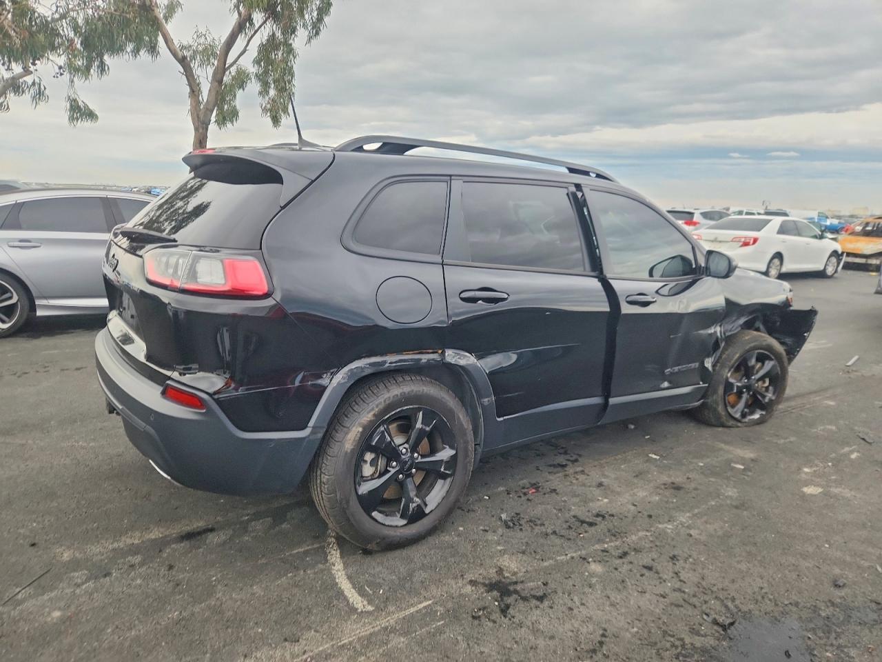 2019 Jeep Cherokee Latitude Plus - Фото 3
